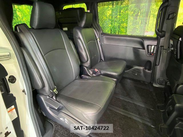 Toyota VOXY HYBRID 2019-05 6678753-8