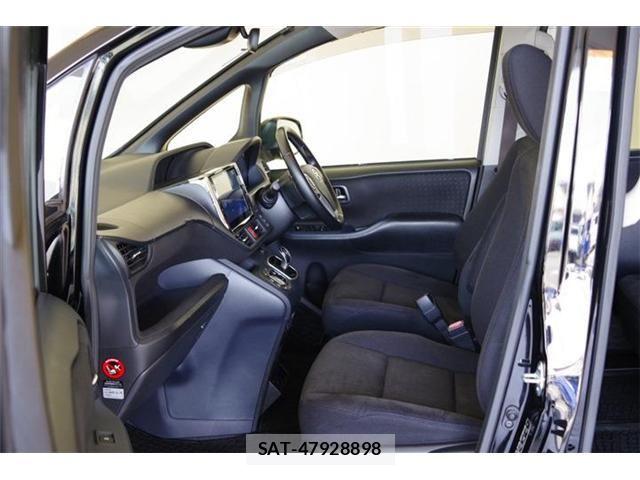 Toyota VOXY HYBRID 2016-02 6678760-16