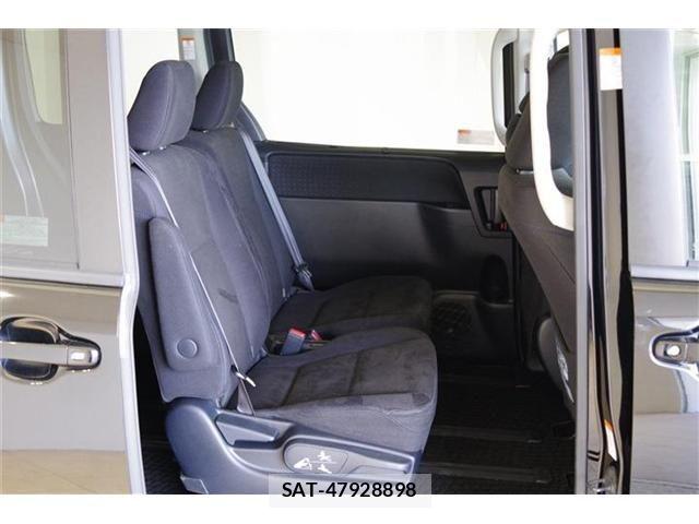 Toyota VOXY HYBRID 2016-02 6678760-17