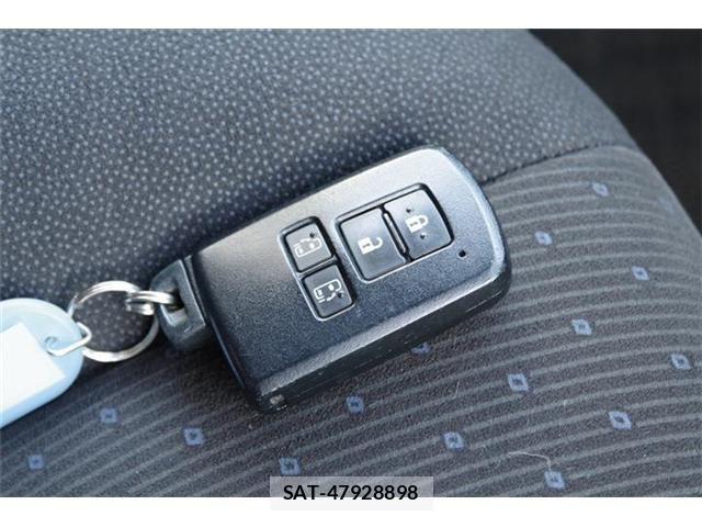 Toyota VOXY HYBRID 2016-02 6678760-23