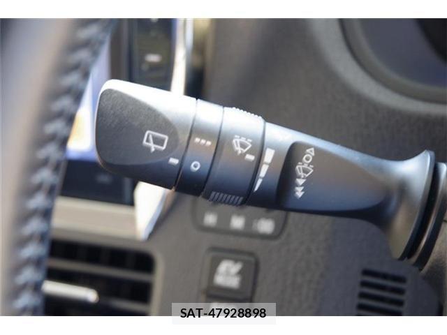Toyota VOXY HYBRID 2016-02 6678760-28