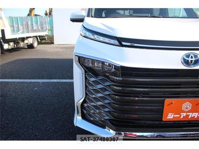 Toyota VOXY HYBRID 2025-07 6678746-12