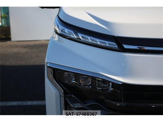 Toyota VOXY HYBRID 2025-07 6678746-13