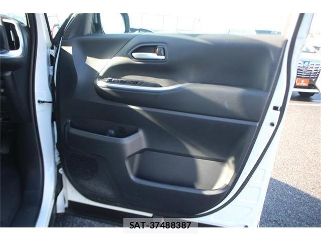 Toyota VOXY HYBRID 2025-07 6678746-18