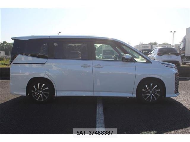 Toyota VOXY HYBRID 2025-07 6678746-8