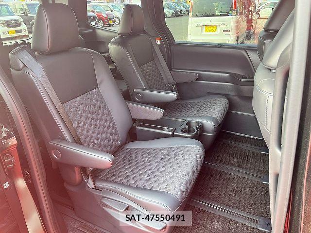 Toyota VOXY HYBRID 2022-12 6678745-9
