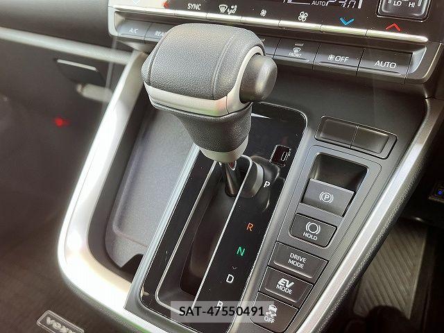 Toyota VOXY HYBRID 2022-12 6678745-19