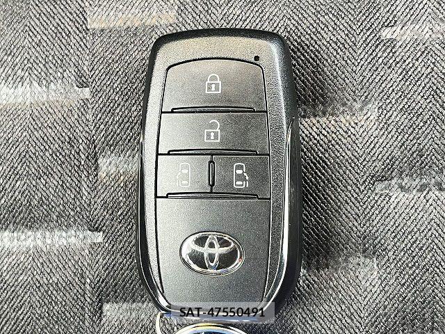 Toyota VOXY HYBRID 2022-12 6678745-25