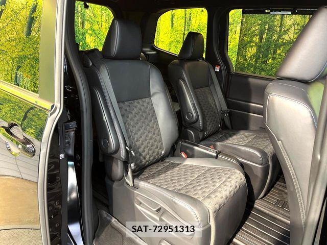 Toyota VOXY HYBRID 2023-07 6678733-9