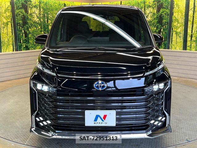 Toyota VOXY HYBRID 2023-07 6678733-13