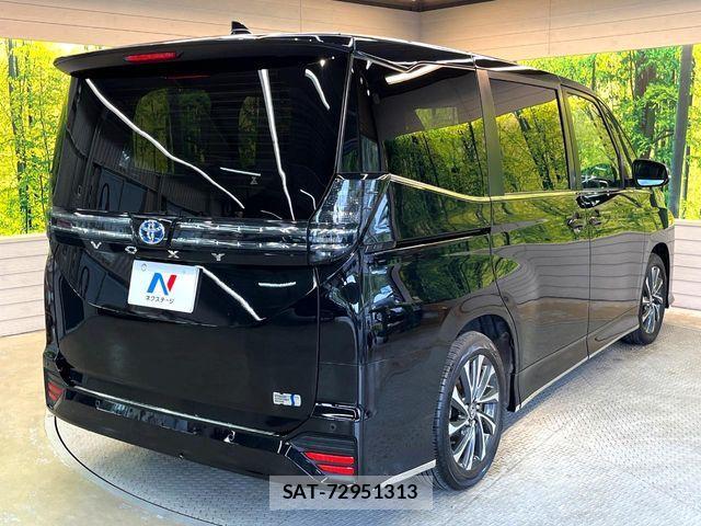 Toyota VOXY HYBRID 2023-07 6678733-16