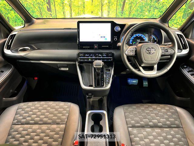 Toyota VOXY HYBRID 2023-07 6678733-1