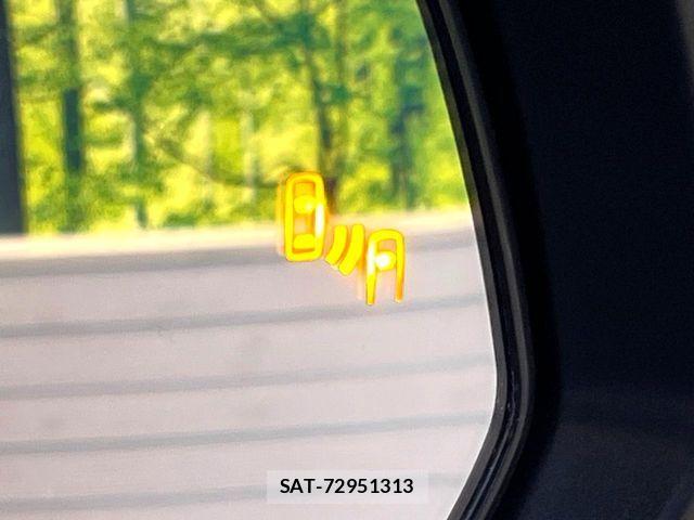 Toyota VOXY HYBRID 2023-07 6678733-6