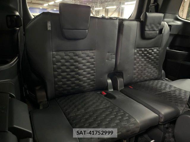 Toyota VOXY HYBRID 2023-08 6678731-10