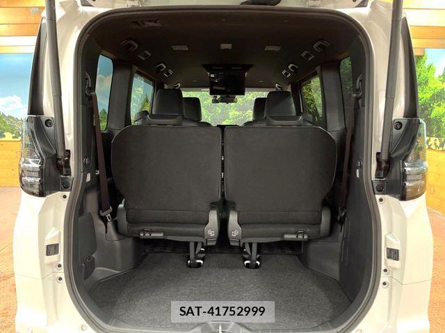 Toyota VOXY HYBRID 2023-08 6678731-11