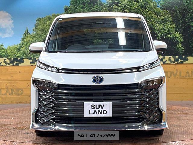 Toyota VOXY HYBRID 2023-08 6678731-15