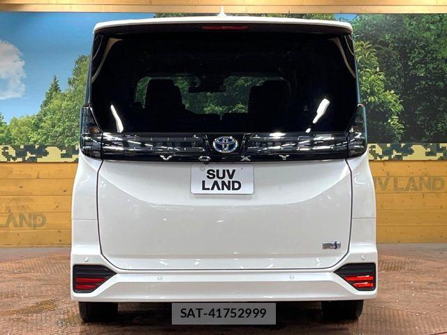 Toyota VOXY HYBRID 2023-08 6678731-16