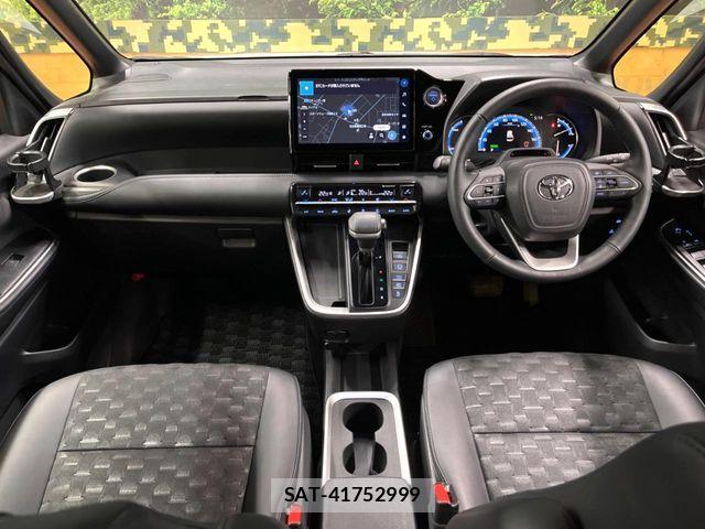 Toyota VOXY HYBRID 2023-08 6678731-1