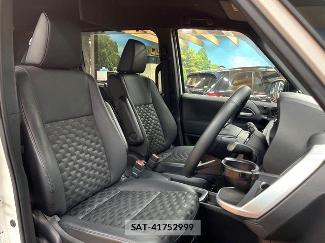 Toyota VOXY HYBRID 2023-08 6678731-8
