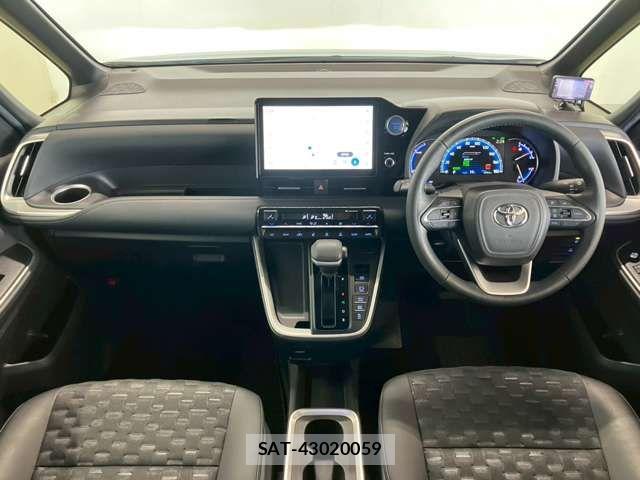 Toyota VOXY HYBRID 2022-10 6678747-14