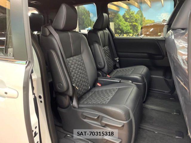 Toyota VOXY HYBRID 2026-04 6678713-9