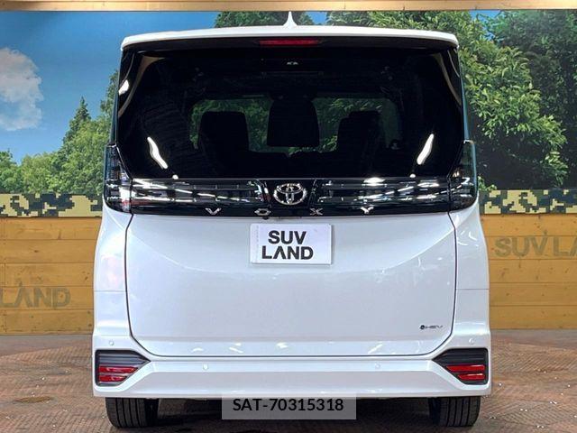 Toyota VOXY HYBRID 2026-04 6678713-14