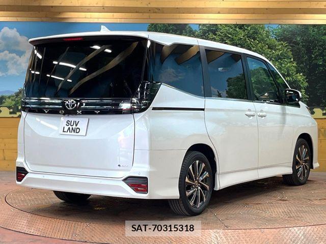 Toyota VOXY HYBRID 2026-04 6678713-16