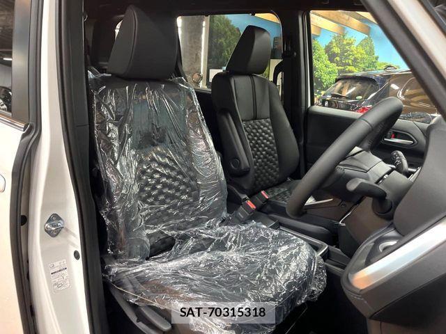 Toyota VOXY HYBRID 2026-04 6678713-8