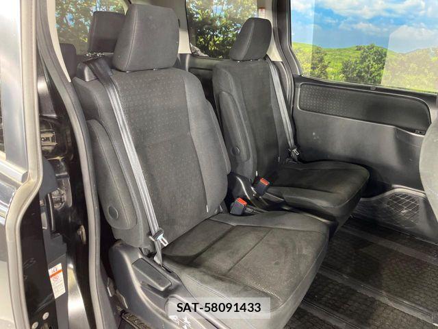 Toyota VOXY HYBRID 2015-03 6678764-9
