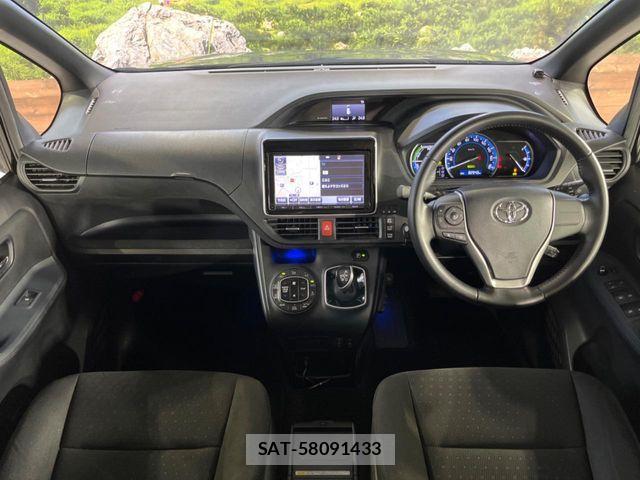 Toyota VOXY HYBRID 2015-03 6678764-1