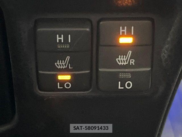 Toyota VOXY HYBRID 2015-03 6678764-7