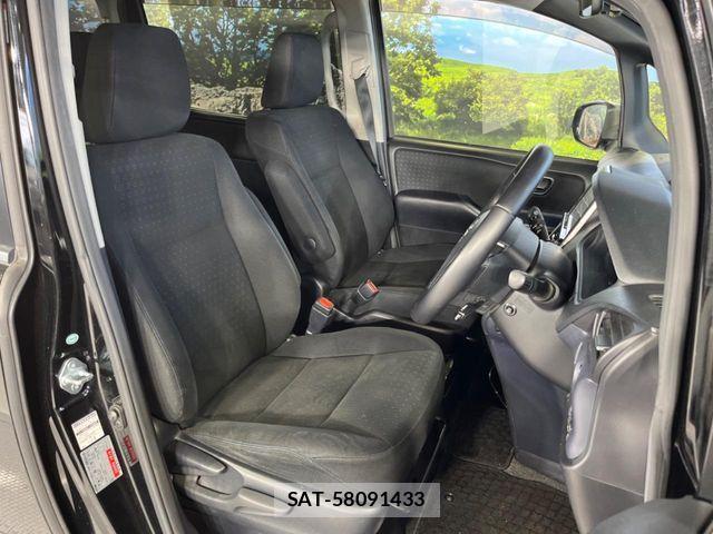 Toyota VOXY HYBRID 2015-03 6678764-8