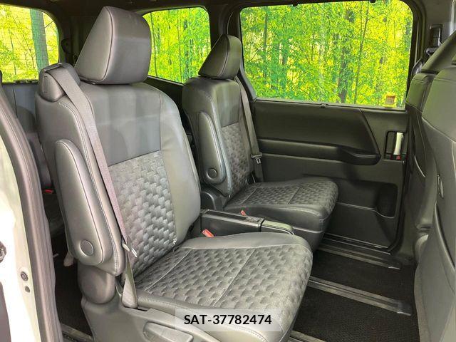 Toyota VOXY HYBRID 2025-10 6678724-7