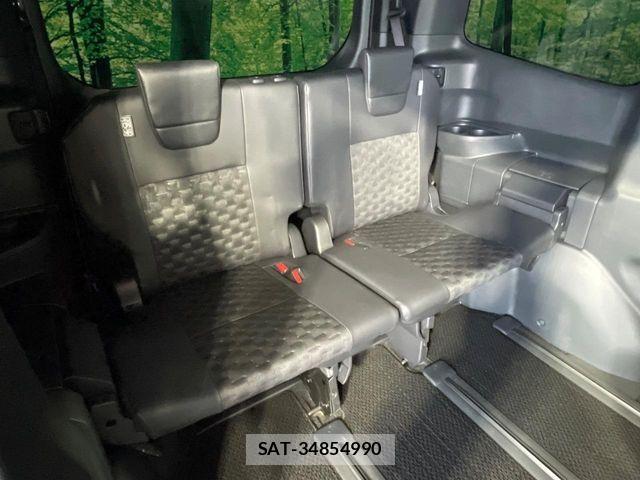 Toyota VOXY HYBRID 2024-06 6678727-9