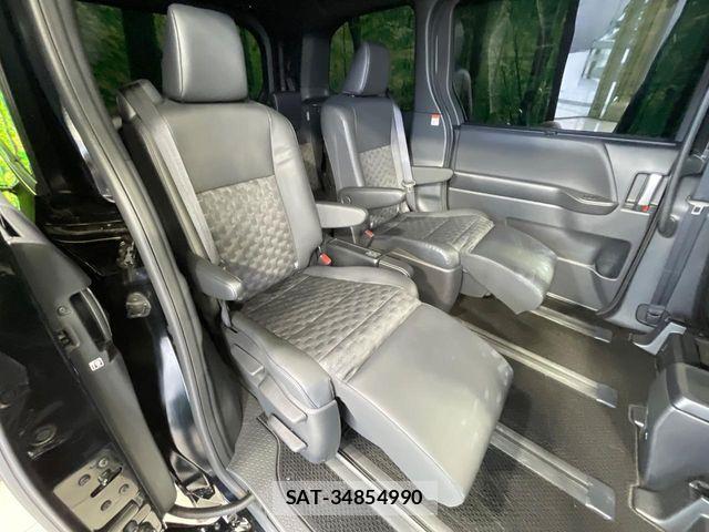 Toyota VOXY HYBRID 2024-06 6678727-8