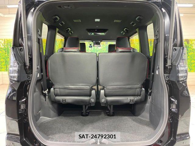 Toyota VOXY HYBRID 2022-10 6678744-9