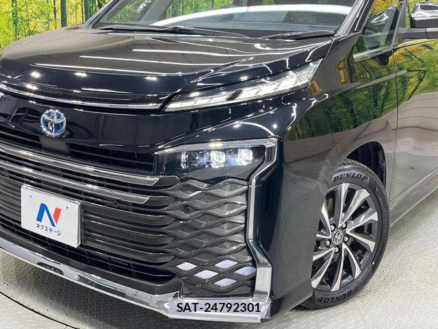 Toyota VOXY HYBRID 2022-10 6678744-11