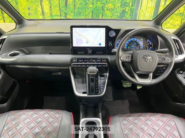 Toyota VOXY HYBRID 2022-10 6678744-1
