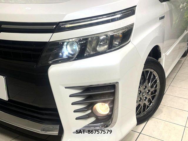 Toyota VOXY HYBRID 2016-01 6678758-12