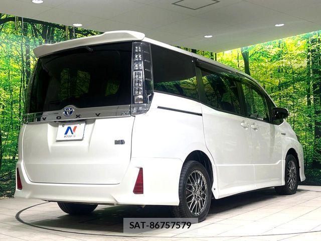 Toyota VOXY HYBRID 2016-01 6678758-17