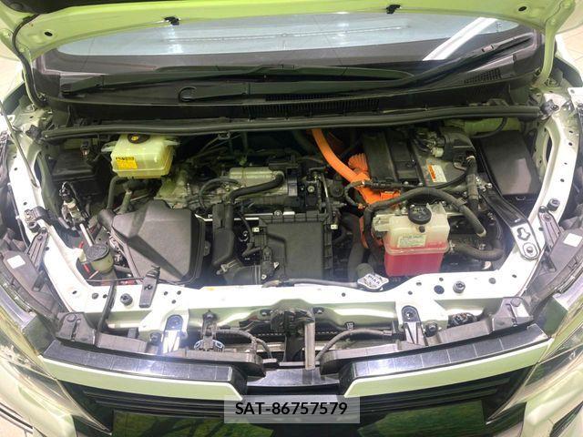 Toyota VOXY HYBRID 2016-01 6678758-18