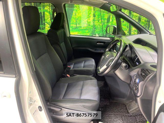 Toyota VOXY HYBRID 2016-01 6678758-7