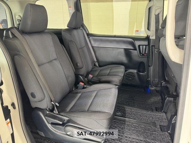 Toyota VOXY HYBRID 2016-11 6678757-9
