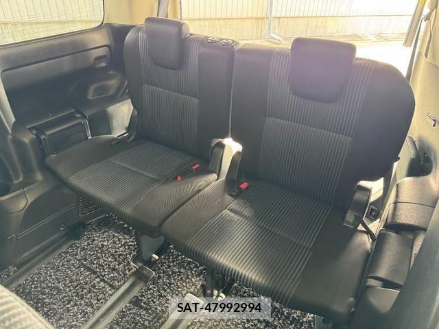 Toyota VOXY HYBRID 2016-11 6678757-10