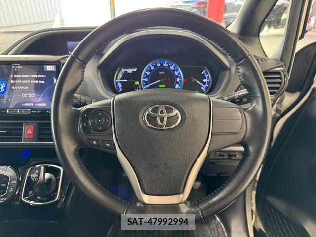 Toyota VOXY HYBRID 2016-11 6678757-12