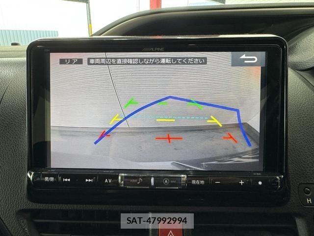 Toyota VOXY HYBRID 2016-11 6678757-14