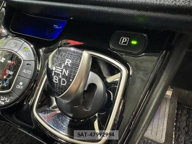Toyota VOXY HYBRID 2016-11 6678757-17