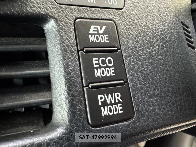 Toyota VOXY HYBRID 2016-11 6678757-19