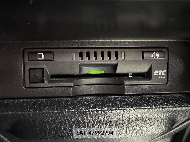 Toyota VOXY HYBRID 2016-11 6678757-25