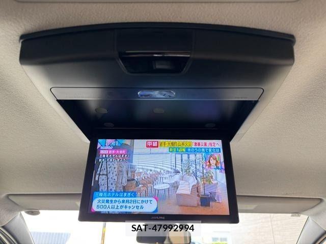 Toyota VOXY HYBRID 2016-11 6678757-26